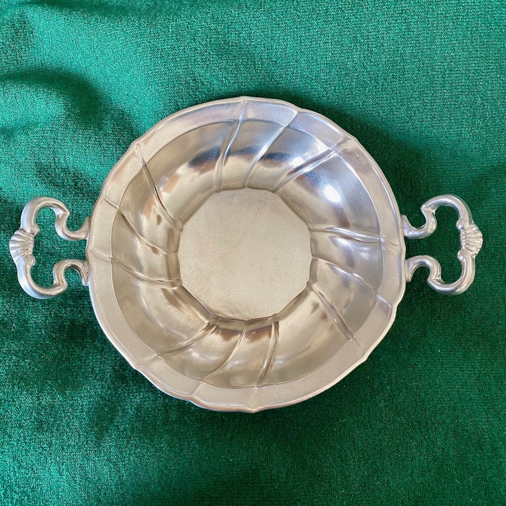 Mullingar Pewter l Bonbon Handled Dish